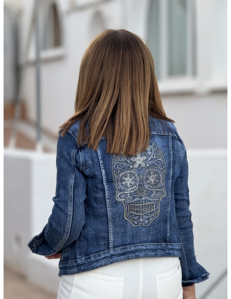 Cazadora Vaquera con calavera bordada