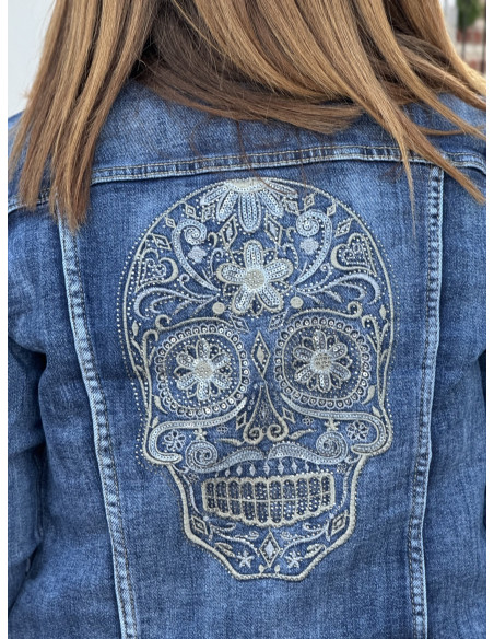 Cazadora Vaquera con calavera bordada