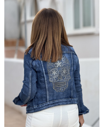 Cazadora Vaquera con calavera bordada