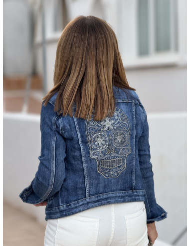 Cazadora Vaquera con calavera bordada