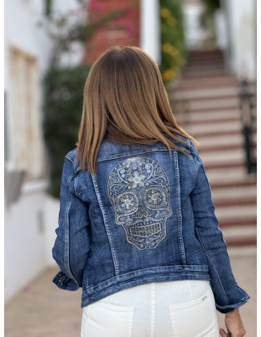 Cazadora Vaquera con calavera bordada