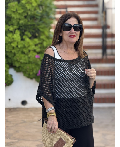 Suéter calado negro con cuello barco 2