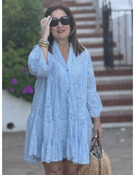 Vestido corto babydoll en bordado inglés celeste