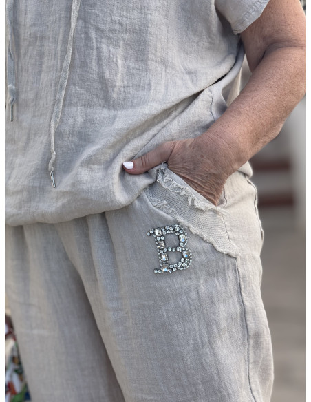 Pantalón de lino tostado con detalle de abalorios