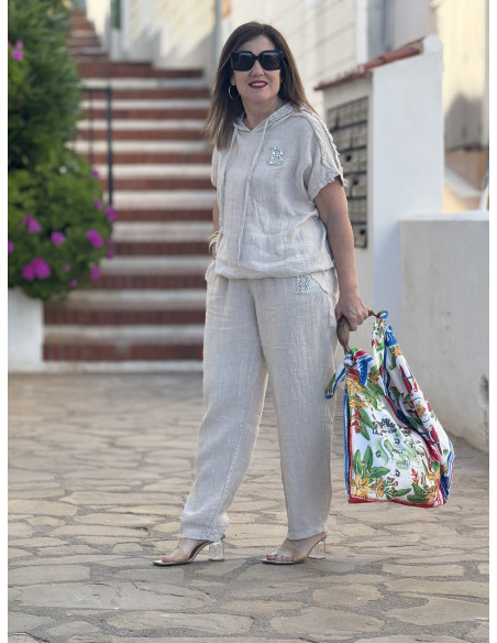 Pantalón de lino tostado con detalle de abalorios