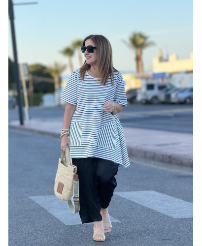 Camiseta de Rayas Blancas y Negras con Bolsillos 2