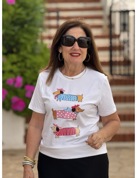 Camiseta blanca con dibujo de perritos salchicha rosa