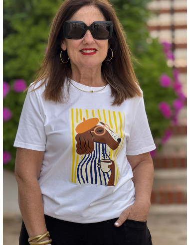 Camiseta blanca con ilustración de perrito chic...