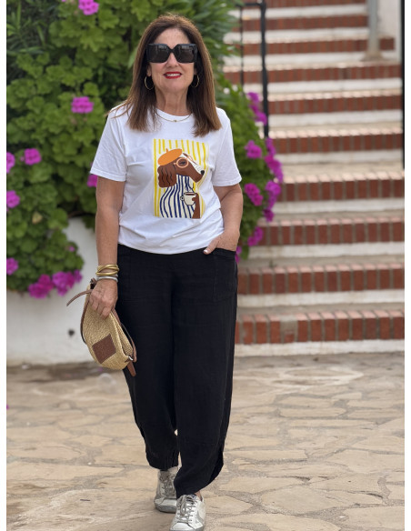 Camiseta blanca con ilustración de perrito chic amarillo