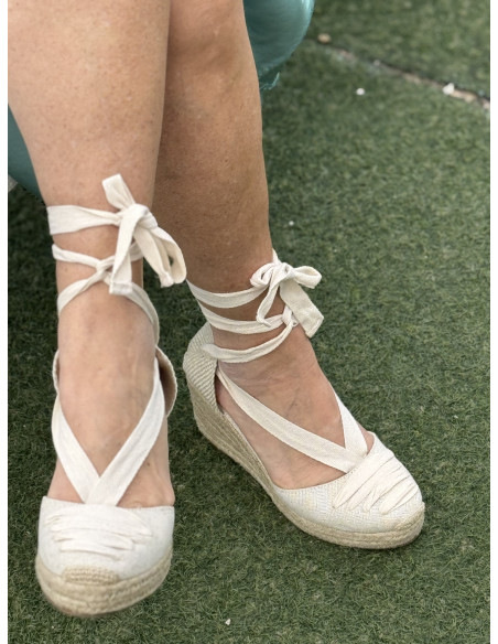 Cuña clásica de esparto con cintas crudas