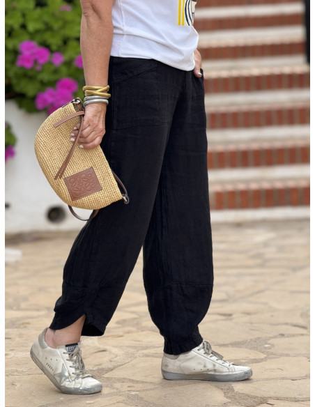 Pantalón de lino negro con cintura elástica y bajo asimétrico
