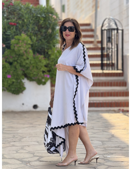 Vestido crudo con piculina y corte asimétrico