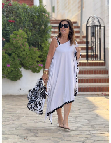 Vestido crudo con piculina y corte asimétrico