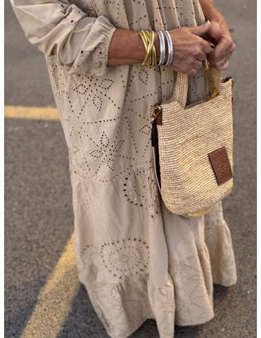 💚 Vestido Bordado Inglés Camel: Elegancia y...