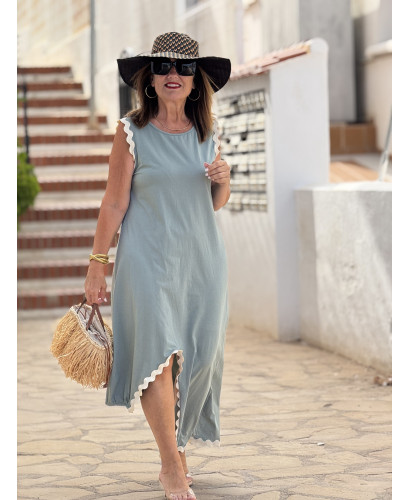 Vestido verde con piculina cruda y bajo asimétrico