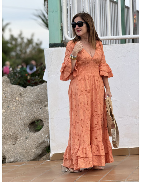 Vestido Largo en Bordado Inglés Melocotón con Escote de Pico