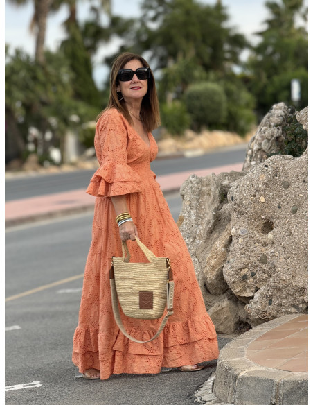 Vestido Largo en Bordado Inglés Melocotón con Escote de Pico