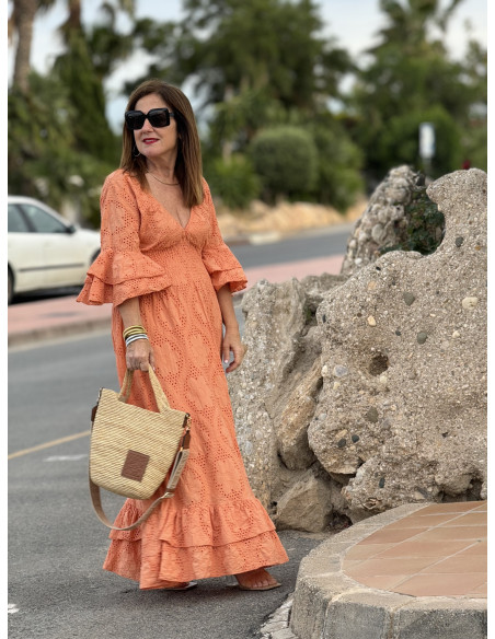 Vestido Largo en Bordado Inglés Melocotón con Escote de Pico