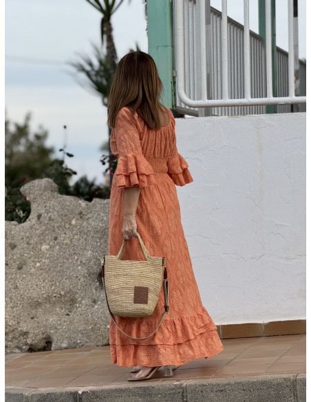 Vestido Largo en Bordado Inglés Melocotón con Escote de Pico