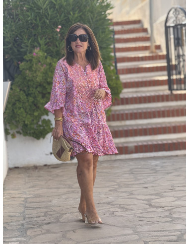 Vestido corto estampado rosa con pecherín bordado