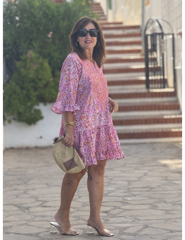 Vestido corto estampado rosa con pecherín bordado