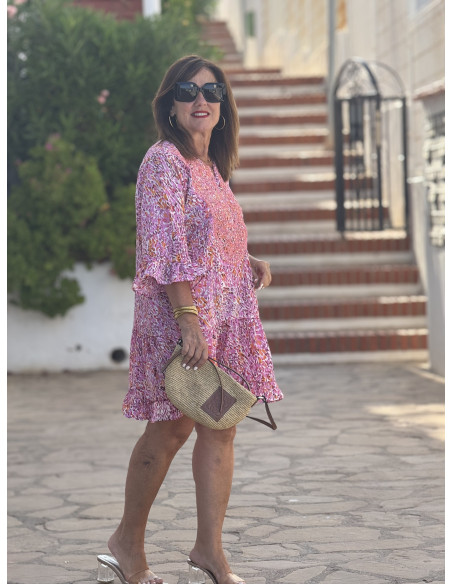 Vestido corto estampado rosa con pecherín bordado