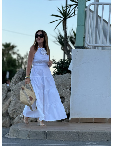 Vestido Blanco Anudado al Cuello con Flor en Relieve