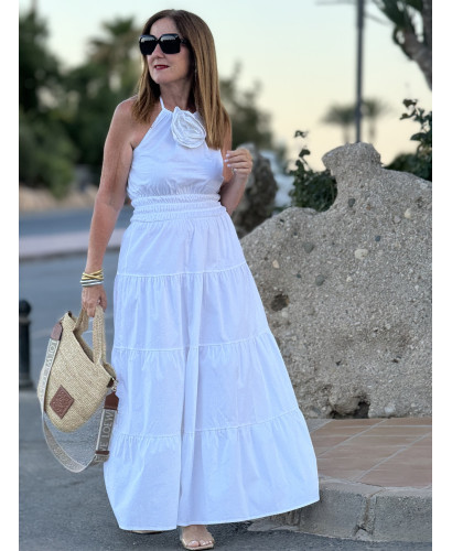 Vestido Blanco Anudado al Cuello con Flor en Relieve