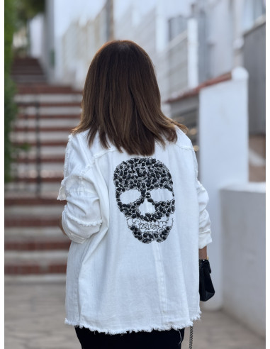 Sobrecamisa vaquera blanca con calavera en la...