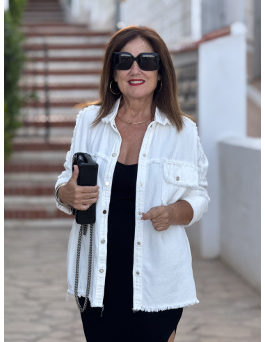 Sobrecamisa vaquera blanca con calavera en la...
