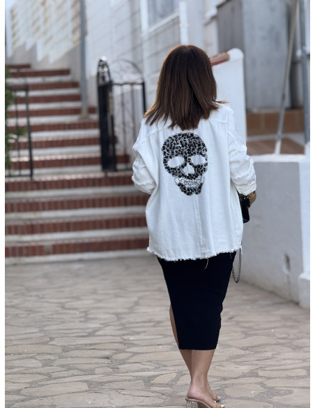 Sobrecamisa vaquera blanca con calavera en la espalda
