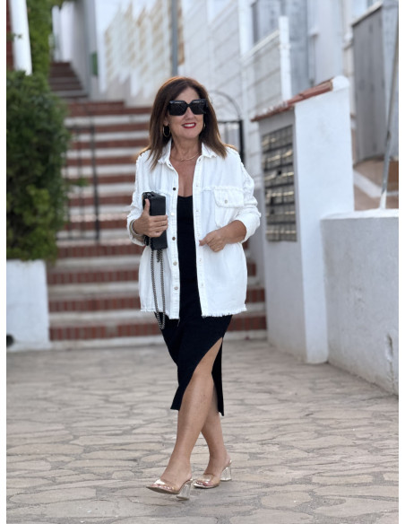 Sobrecamisa vaquera blanca con calavera en la espalda