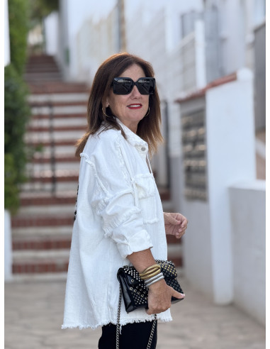 Sobrecamisa vaquera blanca con calavera en la...