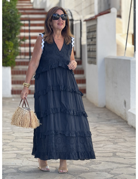 Vestido negro con bordado inglés y piculina