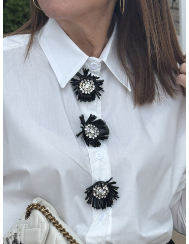 ✨ Camisa blanca con detalle joya frontal