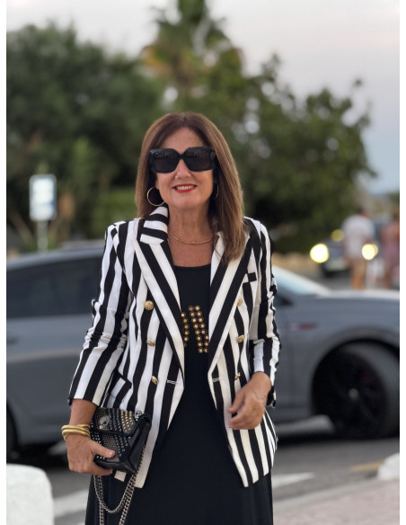 🖤 Chaqueta de rayas blancas y negras con botones dorados