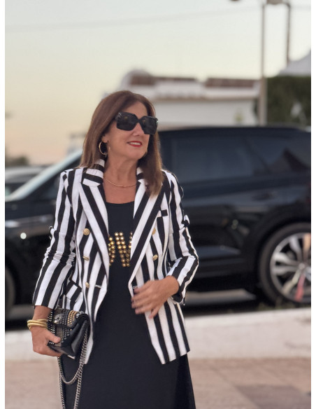 🖤 Chaqueta de rayas blancas y negras con botones dorados