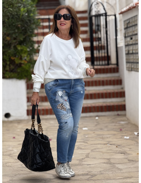 Jeans denim con Mickey en strass y detalle animal print