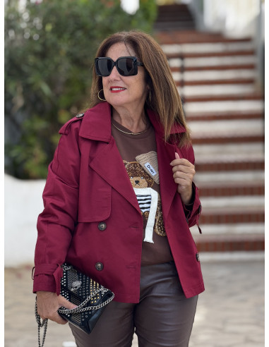 Gabardina corta en color granate