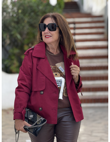 Gabardina corta en color granate