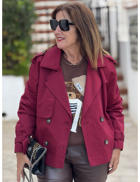 Gabardina corta en color granate