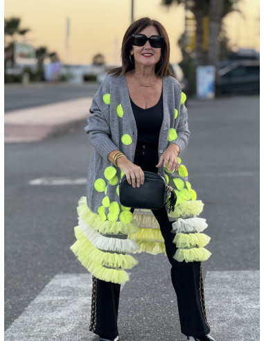 Abrigo de punto gris con tul en colores y...