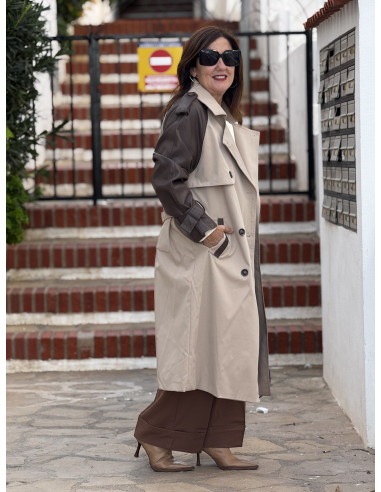 Gabardina tostada con Mangas de Efecto Piel marrón