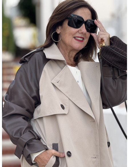 Gabardina tostada con Mangas de Efecto Piel marrón