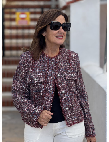 Chaqueta de tweed burdeos con botones plateados