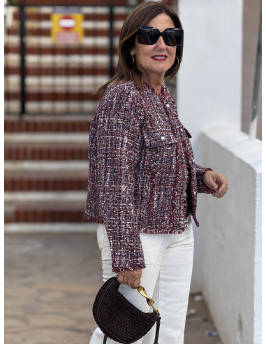 Chaqueta de tweed burdeos con botones plateados