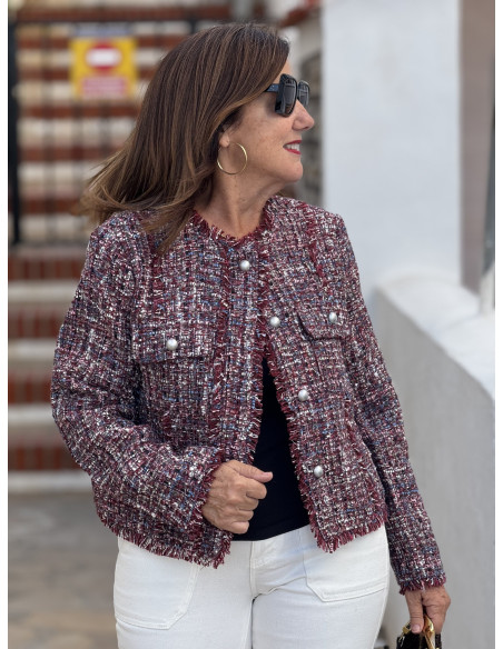 Chaqueta de tweed burdeos con botones plateados