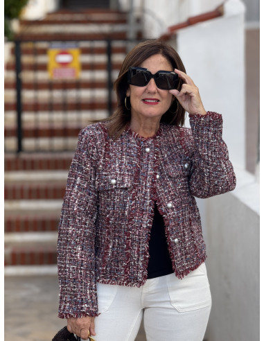 Chaqueta de tweed burdeos con botones plateados
