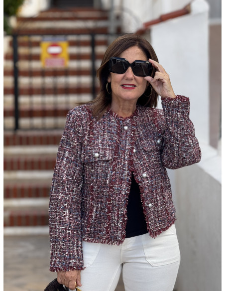 Chaqueta de tweed burdeos con botones plateados