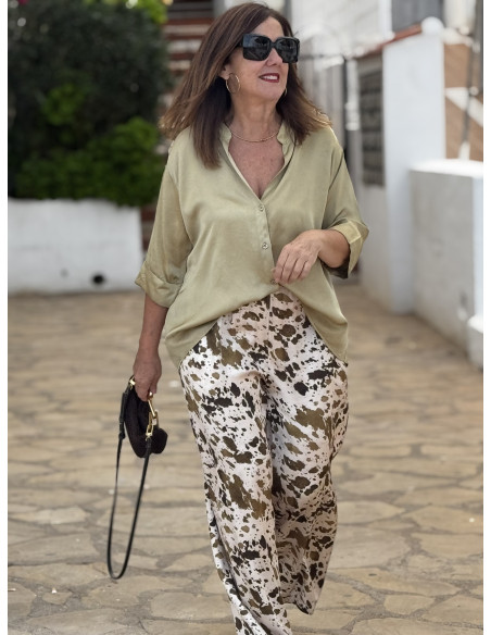 Pantalón satén estampado tonos verdes y marrón